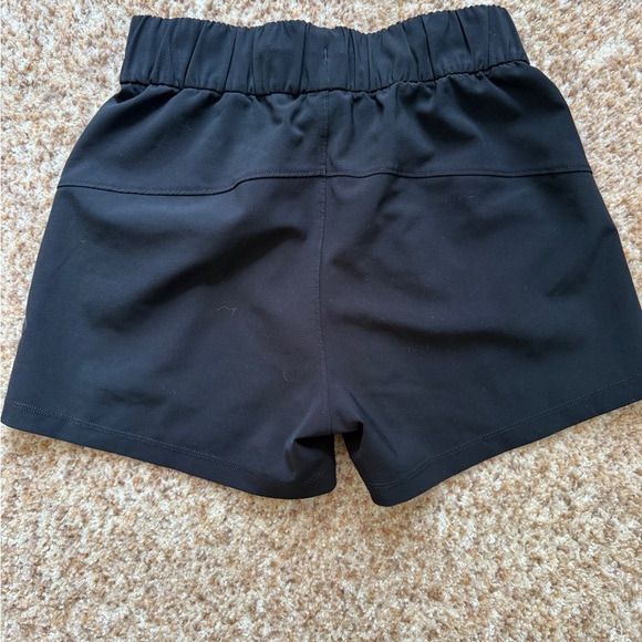 Lululemon On The Fly Short Woven 2.5" Black Womens 2 Activewear - Picture 2 of 5